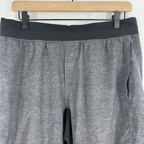 Lululemon T.H.E. Shorts Size Large Mens Gray Linerless 9” Train Run Gym Workout - Picture 2 of 8